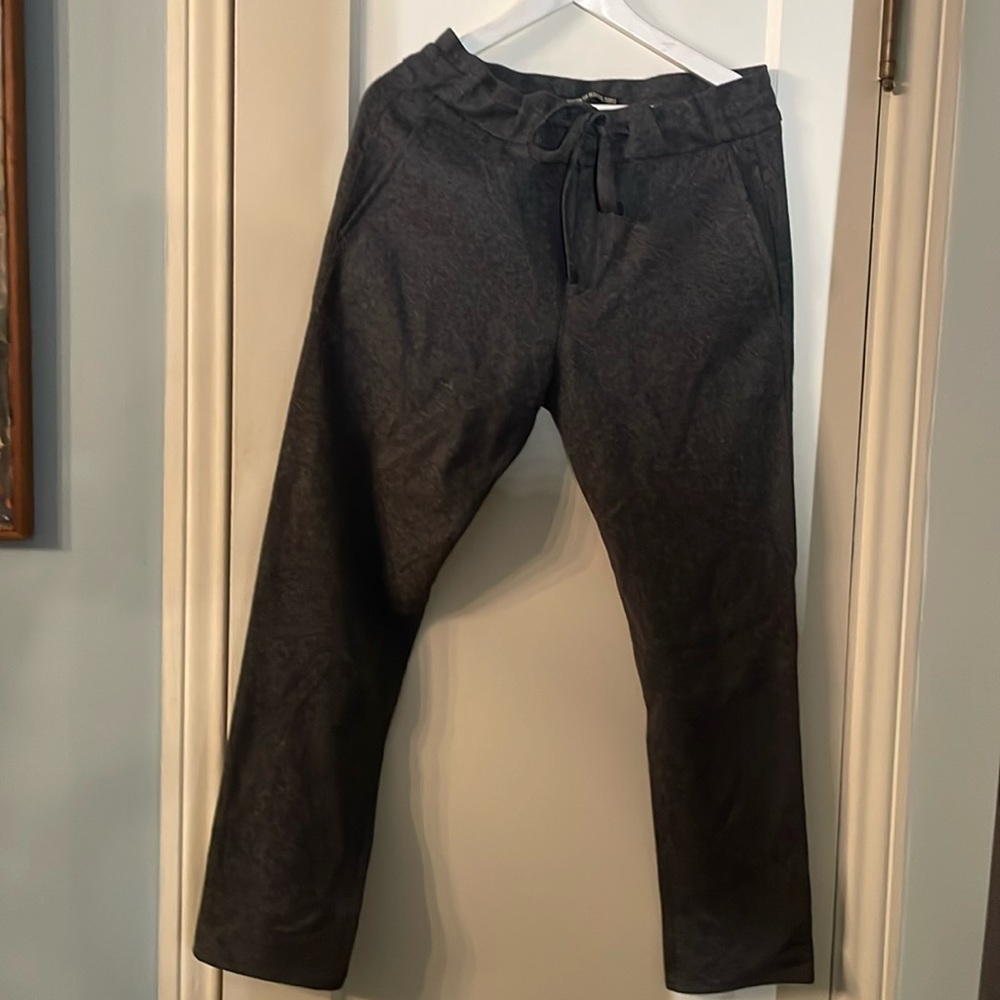 Beyond beautiful and classic Men’s Wool Stretch Dark Gray Joggers